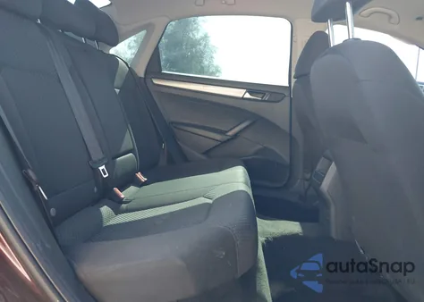 2012 Volkswagen Passat 2.5L S z USA, uszkodzony, nr VIN 1VWAP7A39CC042037